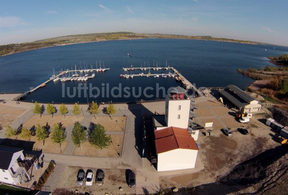 Luftbild Mücheln - Hafen der Marina Mücheln am Ufer des durch Rekultivierung eines Braunkohle - Tagebaus entstandenen See der Bergbaufolgelandschaft Geiseltal im Bundesland Sachsen-Anhalt