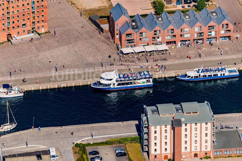 Hansestadt Wismar von oben - Hafen an der Meeres- Küste der Ostsee mit Alter Hafen in Wismar im Bundesland Mecklenburg-Vorpommern, Deutschland