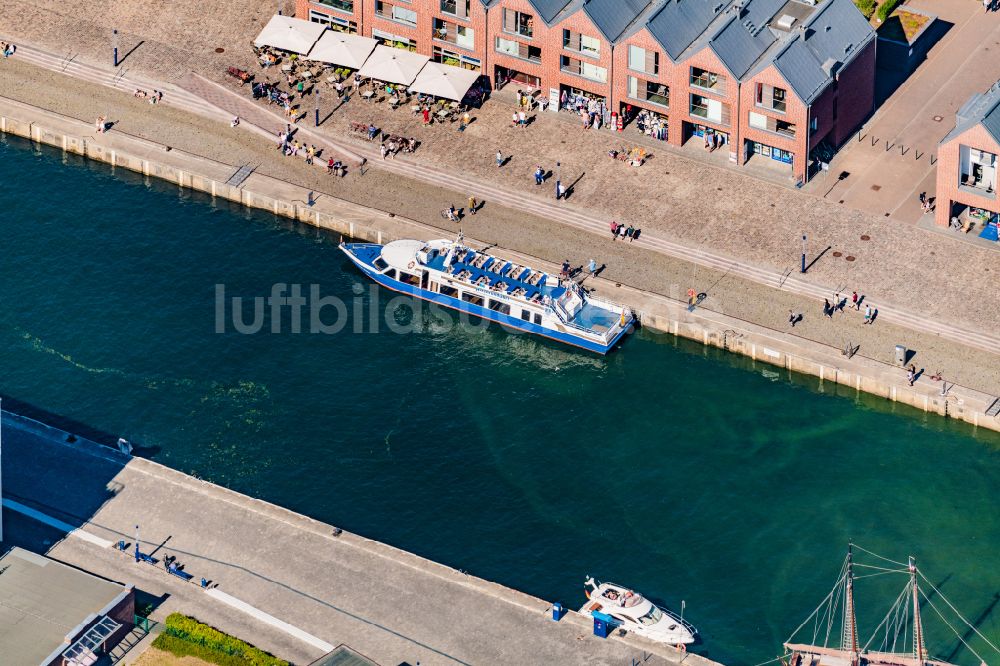 Hansestadt Wismar von oben - Hafen an der Meeres- Küste der Ostsee mit Alter Hafen in Wismar im Bundesland Mecklenburg-Vorpommern, Deutschland