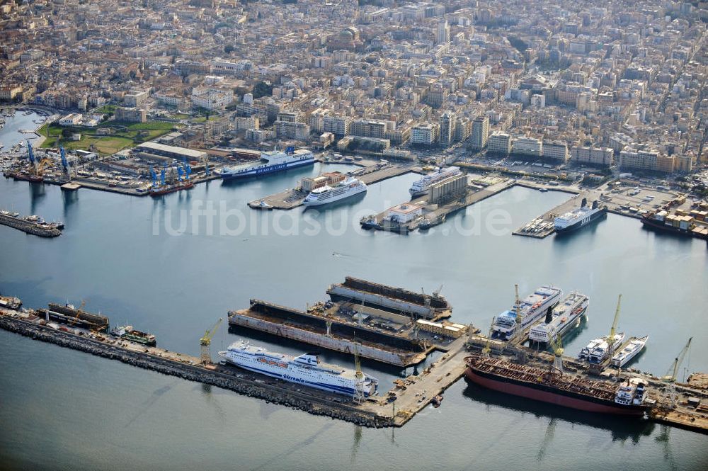 Palermo aus der Vogelperspektive: Hafen Palermo auf Sizilien in Italien