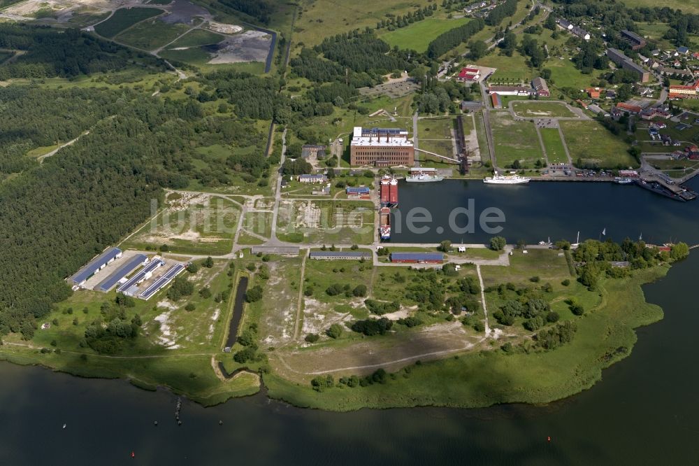 Peenemünde aus der Vogelperspektive: Hafen von Peenemünde auf der Insel Usedom im Bundesland Mecklenburg-Vorpommern