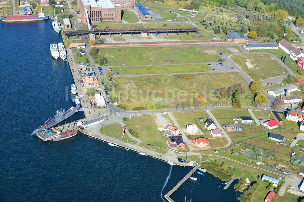 Peenemünde aus der Vogelperspektive: Hafen Peenemünde mit dem Unterseeboot U-461 im Bundesland Mecklenburg-Vorpommern