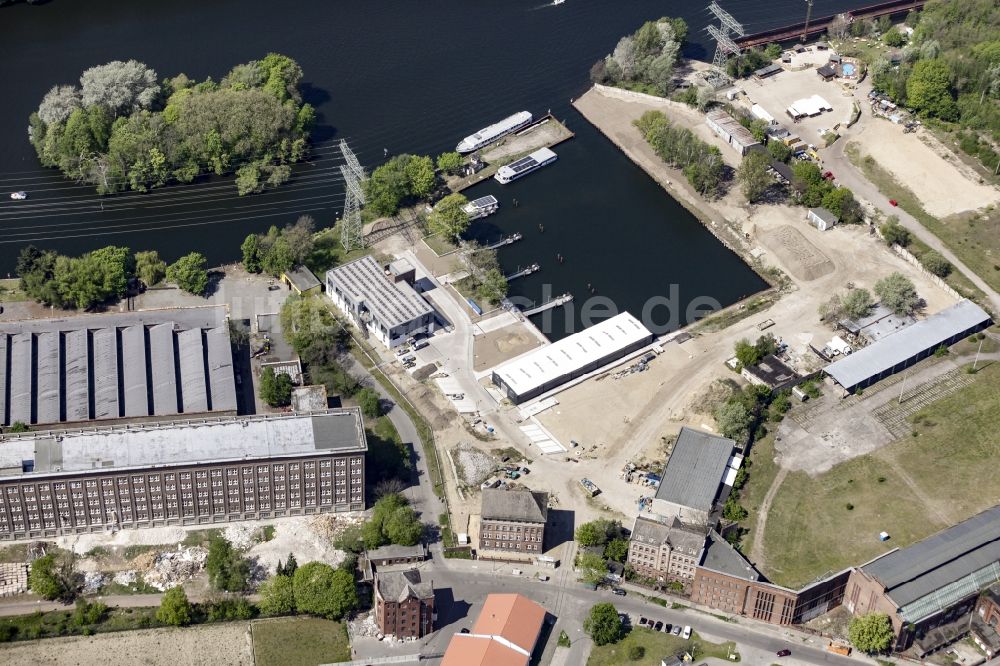 Berlin aus der Vogelperspektive: Hafen Rummelsburg in der Rummelsburger Bucht am Ufer der Spree im Bezirk Treptow-Köpenick in Berlin