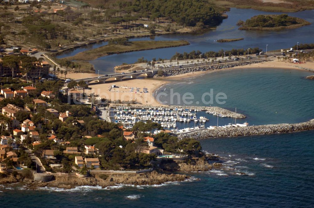 Saint-Aygulf aus der Vogelperspektive: Hafen von Saint-Aygulf an der Cote d'Azur in Frankreich