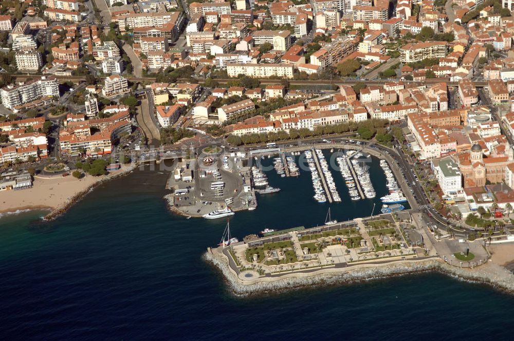 Saint-Raphael von oben - Hafen von Saint-Raphael an der Cote d'Azur in Frankreich