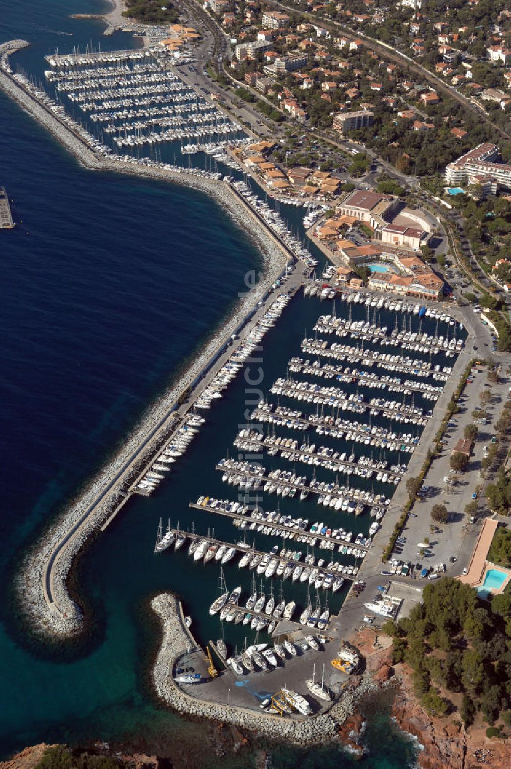 Luftbild Saint-Raphael - Hafen Santa Lucia in Saint-Raphael an der Cote d'Azur in Frankreich