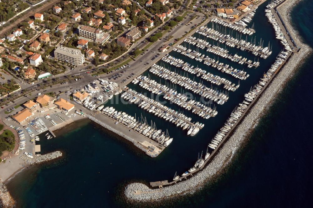 Saint-Raphael aus der Vogelperspektive: Hafen Santa Lucia in Saint-Raphael an der Cote d'Azur in Frankreich