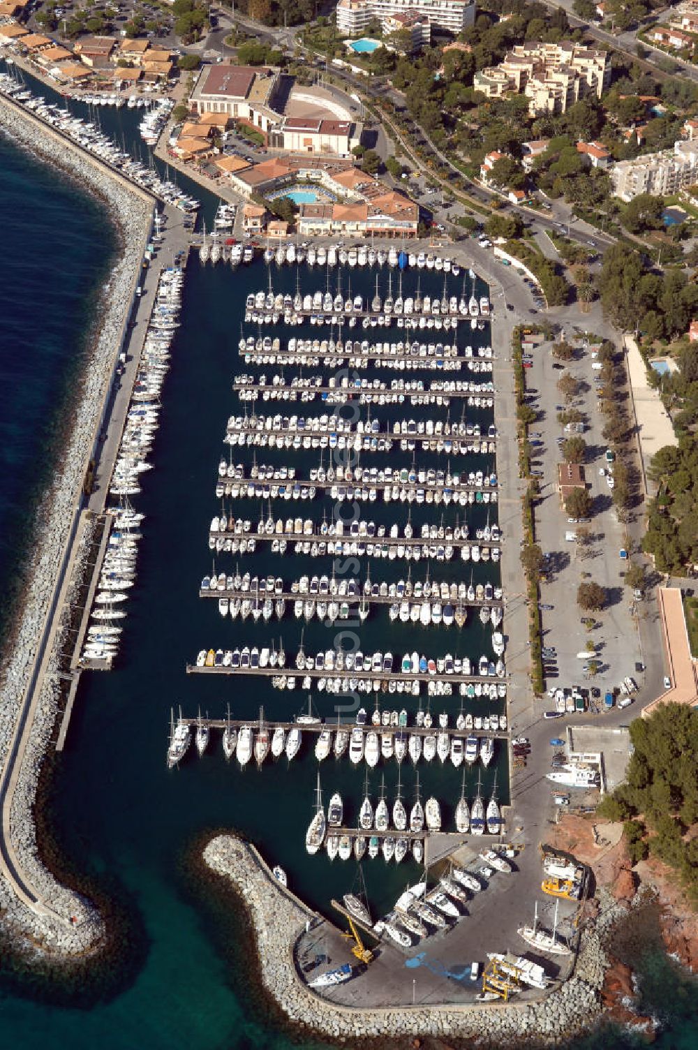 Luftbild Saint-Raphael - Hafen Santa Lucia in Saint-Raphael an der Cote d'Azur in Frankreich