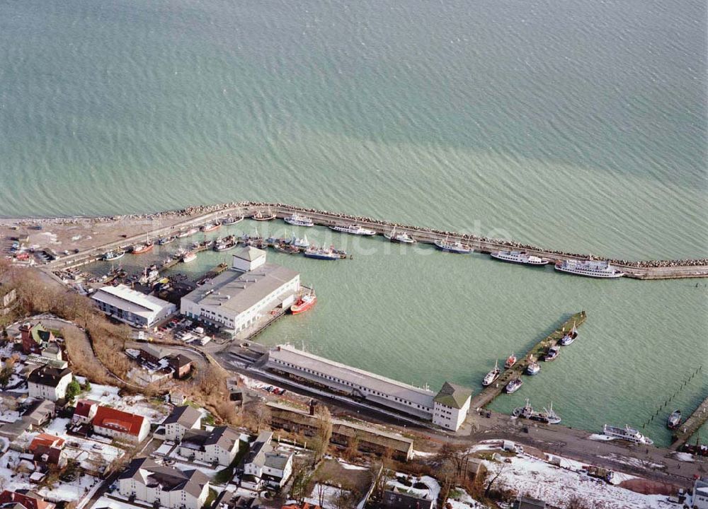 Luftaufnahme Saßnitz / Rügen - MV - Hafen Saßnitz auf der Insel Rügen.