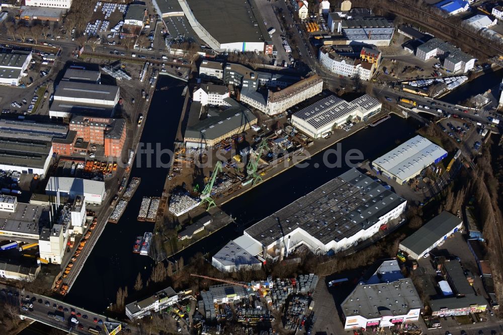 Luftaufnahme Berlin Neukölln - Hafen und Schleuse der Behala in Berlin - Neukölln