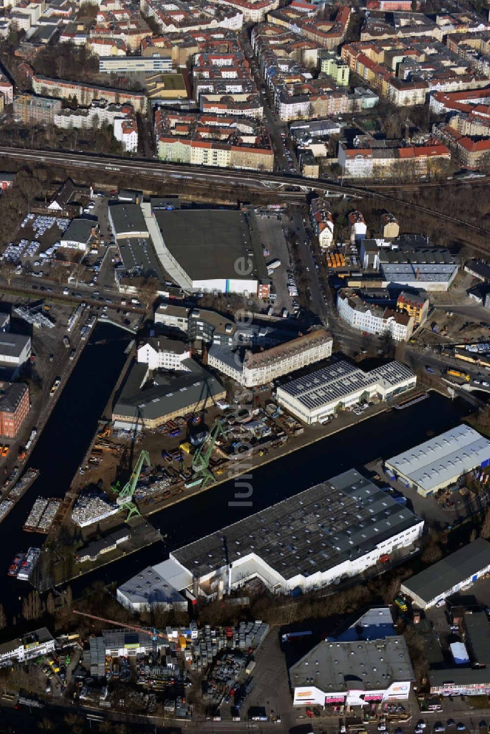 Berlin Neukölln von oben - Hafen und Schleuse der Behala in Berlin - Neukölln