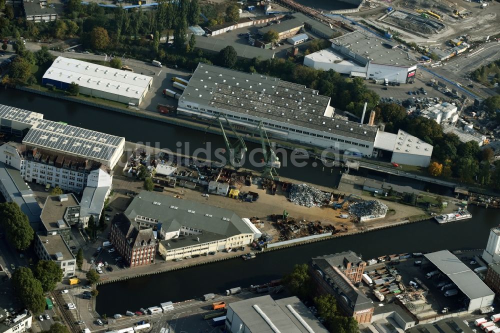 Luftaufnahme Berlin - Hafen und Schleuse der Behala in Berlin - Neukölln