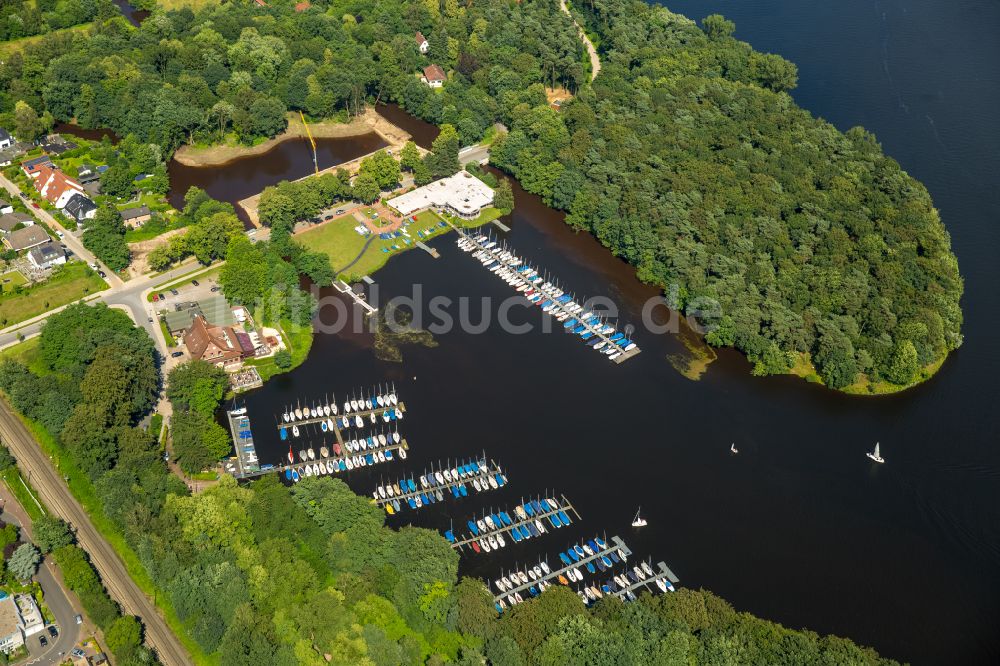 Haltern am See aus der Vogelperspektive: Hafen mit Sportboot- Anlegestellen und Bootsliegeplätzen des Segelclub Prinzensteg am Ufer des Halterners Stausees in Haltern am See im Bundesland Nordrhein-Westfalen, Deutschland