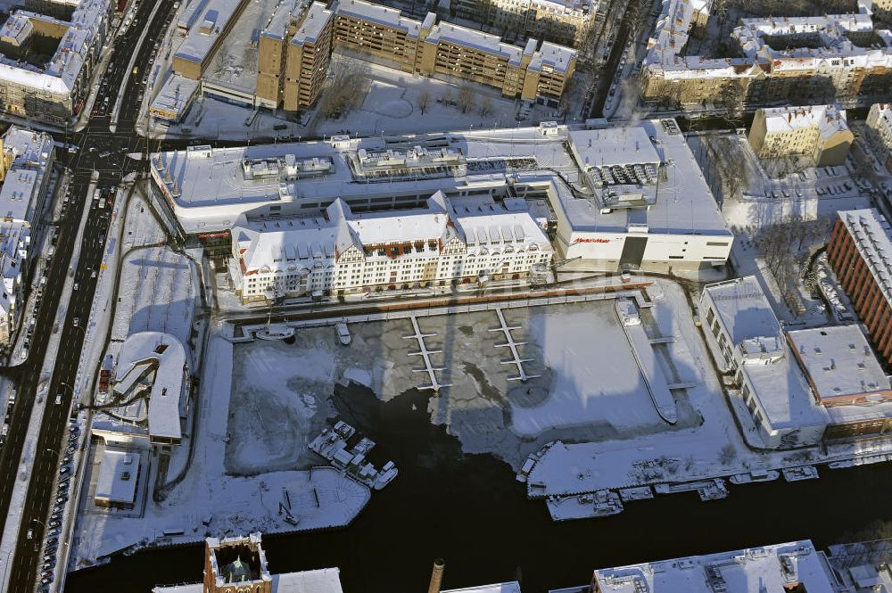 Berlin aus der Vogelperspektive: Hafen Tempelhof in Berlin im Winter