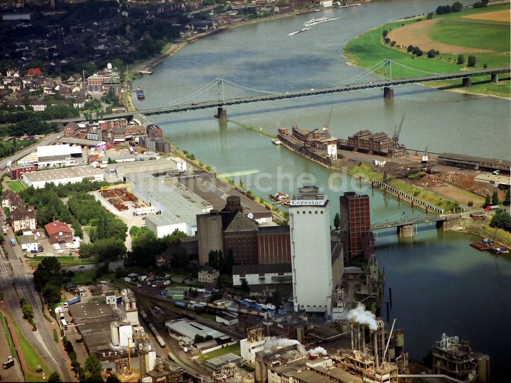 Köln aus der Vogelperspektive: Hafen- und Uferbereich Uerdingen in Köln im Bundesland Nordrhein-Westfalen