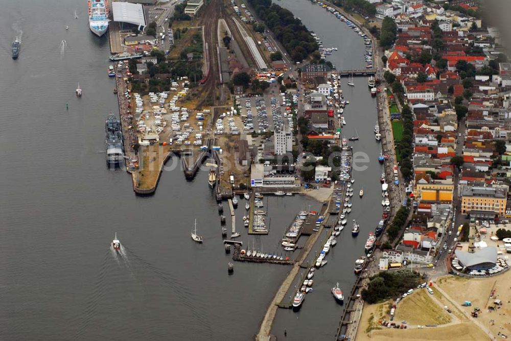 Warnemünde von oben - Hafen von Warnemünde