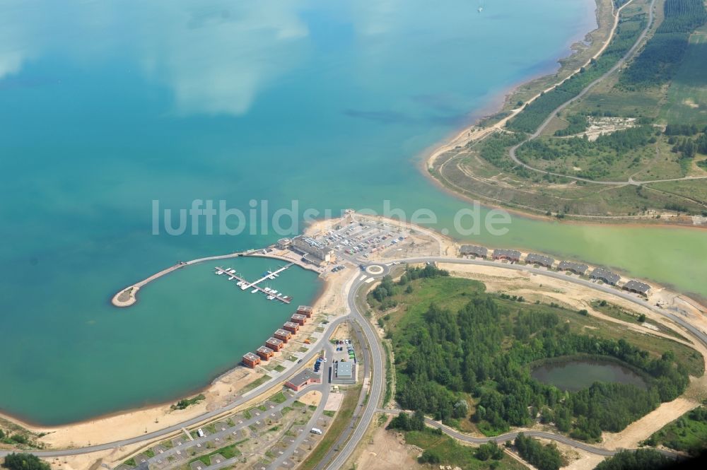 Großpösna aus der Vogelperspektive: Hafenanlage an der Ferienanlage Lagovida auf der Magdeborner Halbinsel im Rekultivierungsgebiet Neuseenland Störmthaler See bei Großpösna in Sachsen