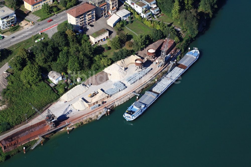 Luftbild Rheinfelden (Baden) - Hafenanlage mit Lagerflächen und Frachtschiff in Rheinfelden (Baden) im Bundesland Baden-Württemberg