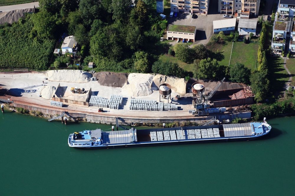 Rheinfelden (Baden) von oben - Hafenanlage mit Lagerflächen und Frachtschiff in Rheinfelden (Baden) im Bundesland Baden-Württemberg