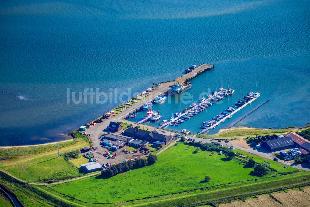 Wittdün auf Amrum aus der Vogelperspektive: Hafenanlagen und Anlegestellen des Tonnenhafen in Wittdün auf Amrum im Bundesland Schleswig-Holstein