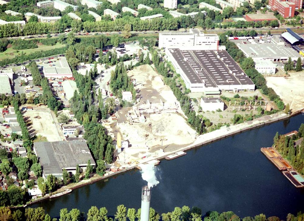 Luftaufnahme Berlin - Spandau - Hafenanlagen der BEHALA an der Nonnendammallee in Berlin - Spandau.