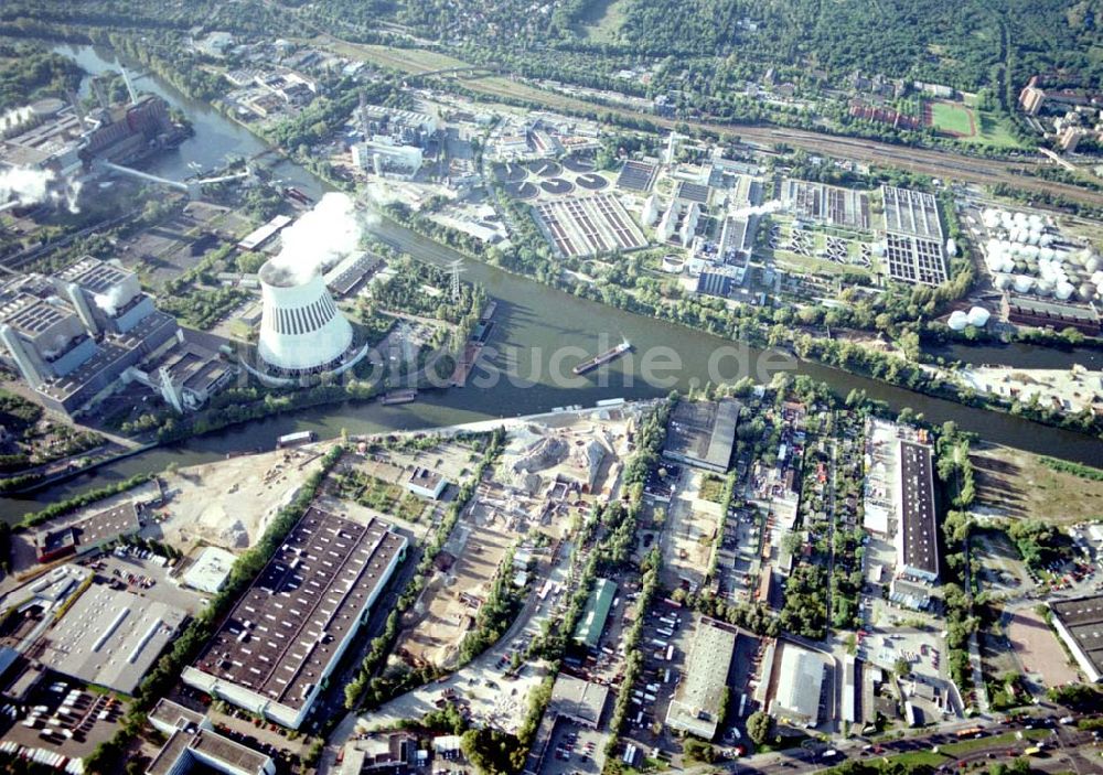 Berlin - Spandau von oben - Hafenanlagen der BEHALA an der Nonnendammallee in Berlin - Spandau am Heizkraftwerk Reuter - West.