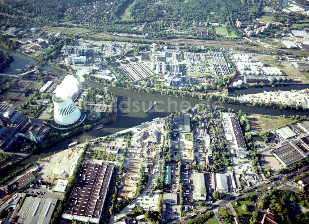 Luftaufnahme Berlin - Spandau - Hafenanlagen der BEHALA an der Nonnendammallee in Berlin - Spandau am Heizkraftwerk Reuter - West.