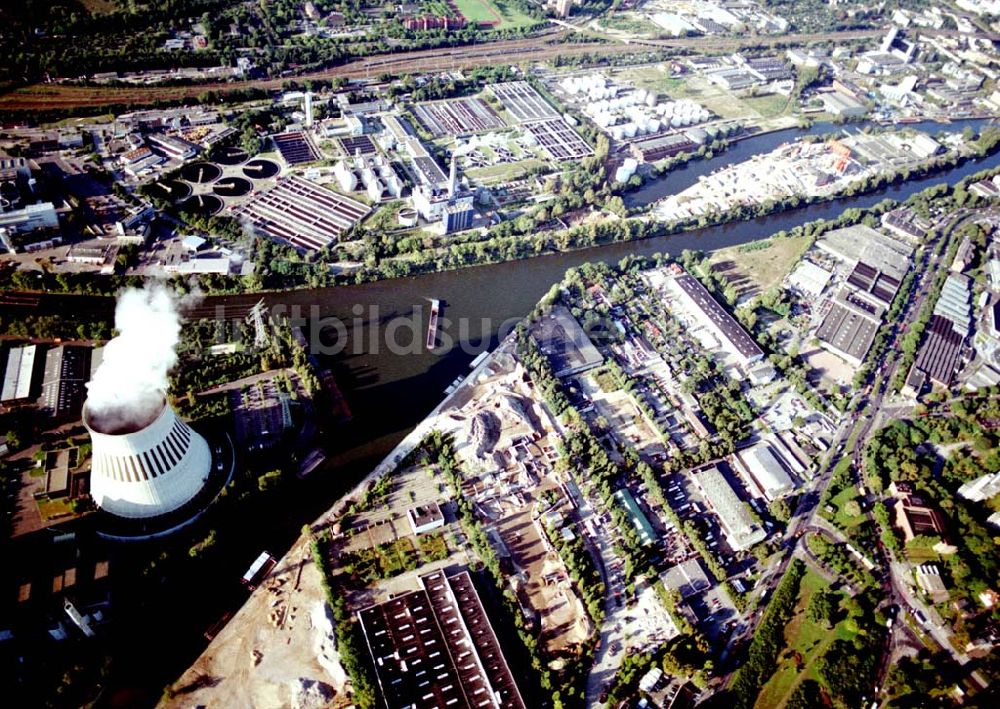 Berlin - Spandau von oben - Hafenanlagen der BEHALA an der Nonnendammallee in Berlin - Spandau am Heizkraftwerk Reuter - West.