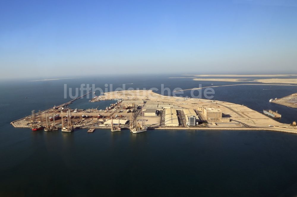 Luftaufnahme Dubai - Hafenanlagen auf der Dubai Maritime City in Dubai in den Verreinigte Arabische Emirate