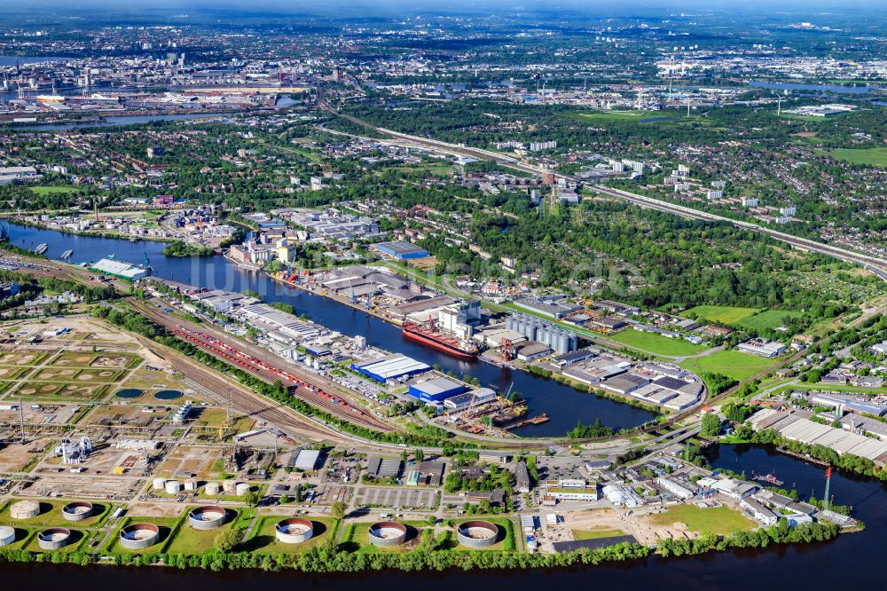 Hamburg von oben - Hafenanlagen und Gewerbegebiet mit Rangierbahnhof und Güterbahnhof in Hamburg Wilhelmsburg, Deutschland