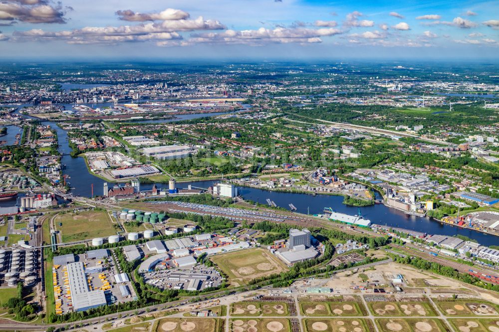 Hamburg von oben - Hafenanlagen und Gewerbegebiet mit Rangierbahnhof und Güterbahnhof in Hamburg Wilhelmsburg, Deutschland