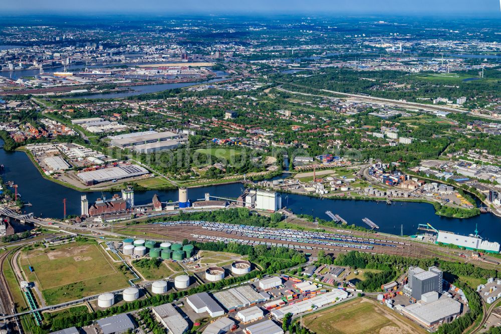 Hamburg von oben - Hafenanlagen und Gewerbegebiet mit Rangierbahnhof und Güterbahnhof in Hamburg Wilhelmsburg, Deutschland