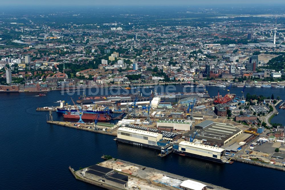 Luftaufnahme Hamburg - Hafenanlagen des Hamburger Hafens mit dem Kuhwerder und Werft- Hafen im Stadtteil Steinwerder am Südufer der Elbe in Hamburg