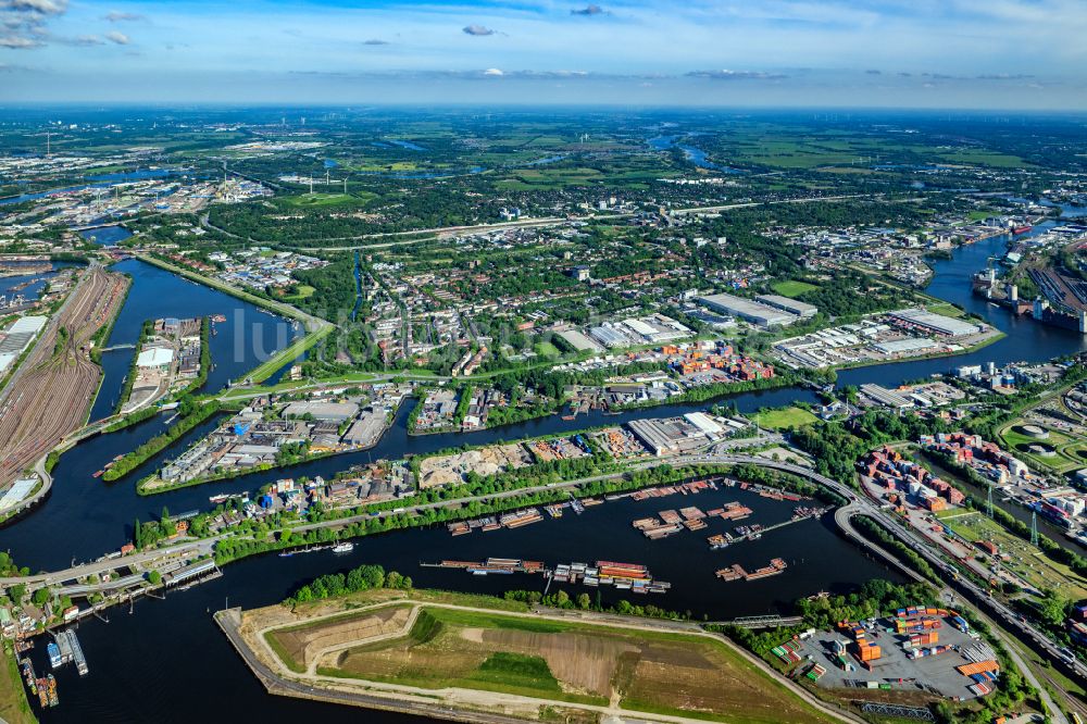 Hamburg von oben - Hafenanlagen Industiebetriebe am Ufer des Hafenbeckens am Klütjenfelder Hafen entlang der Klütjenfelder Straße im Ortsteil Wilhelmsburg in Hamburg, Deutschland