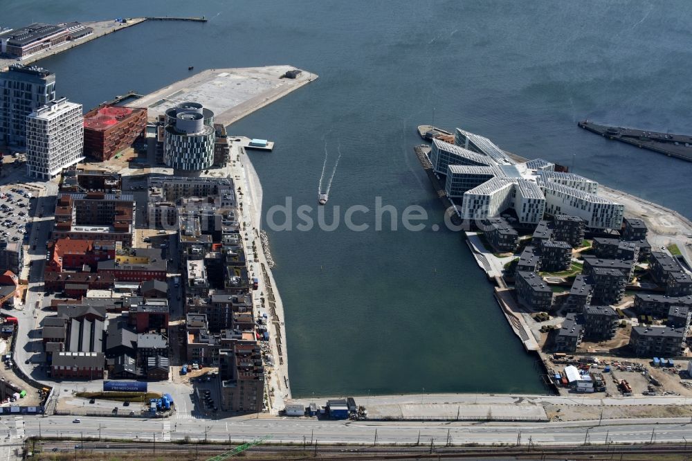 Kopenhagen von oben - Hafenanlagen an der Meeres- Küste der Arhusgadekvarter - Nordhavn-Bassin im Ortsteil Nordhavn in Kopenhagen in Region Hovedstaden, Dänemark