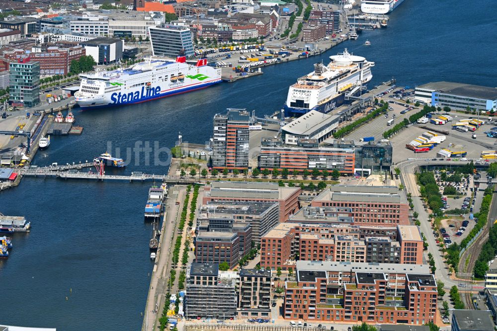 Luftaufnahme Kiel - Hafenanlagen an der Meeres- Küste mit Cruise Terminal Ostseekai Kiel und Schifffahrts- Museum in Kiel im Bundesland Schleswig-Holstein, Deutschland