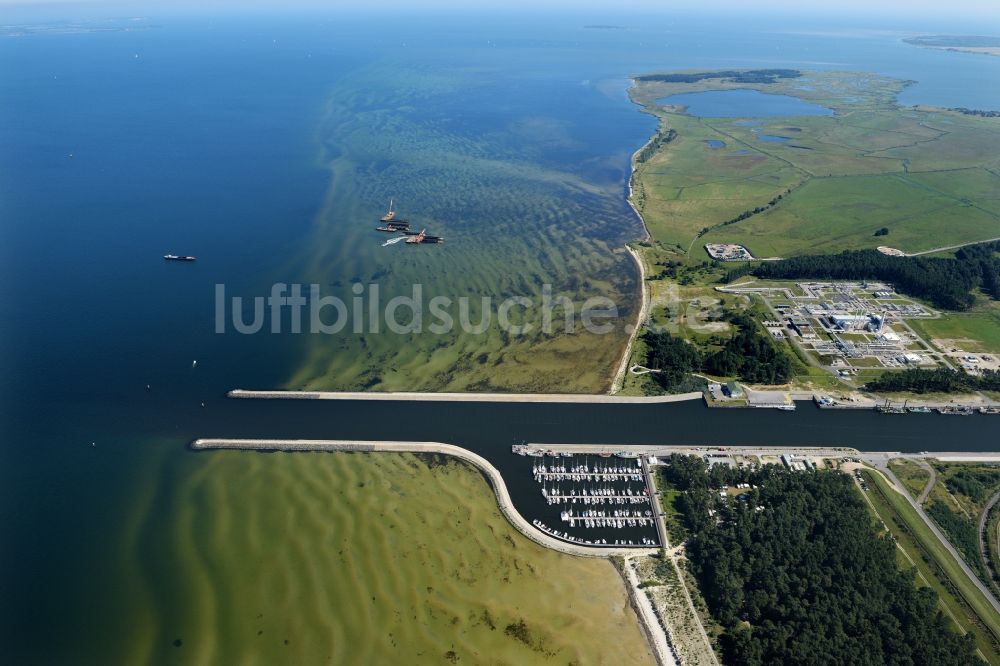 Lubmin von oben - Hafenanlagen an der Meeres- Küste des Industriehafens in Lubmin im Bundesland Mecklenburg-Vorpommern, Deutschland