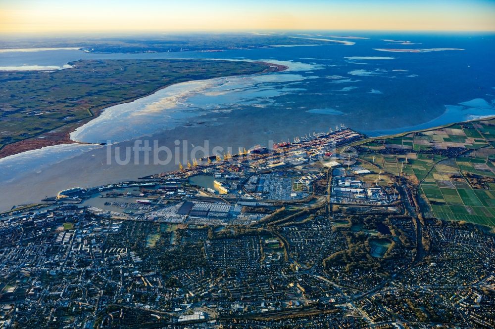 Luftbild Bremerhaven - Hafenanlagen an der Meeres- Küste der Nordsee in Bremerhaven im Bundesland Bremen, Deutschland