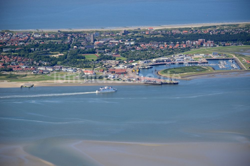 Luftaufnahme Norderney - Hafenanlagen an der Meeres- Küste der Nordsee auf Norderney im Bundesland Niedersachsen