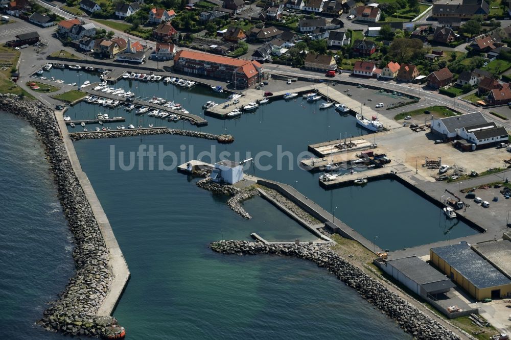 Luftbild Allinge - Hafenanlagen an der Meeres- Küste der Ostsee auf der Insel Bornholm in Allinge in Region Hovedstaden, Dänemark