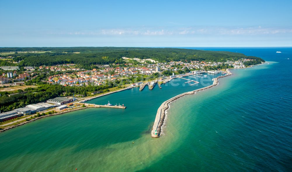 Luftbild Sassnitz - Hafenanlagen an der Meeres- Küste der Ostsee in Sassnitz im Bundesland Mecklenburg-Vorpommern