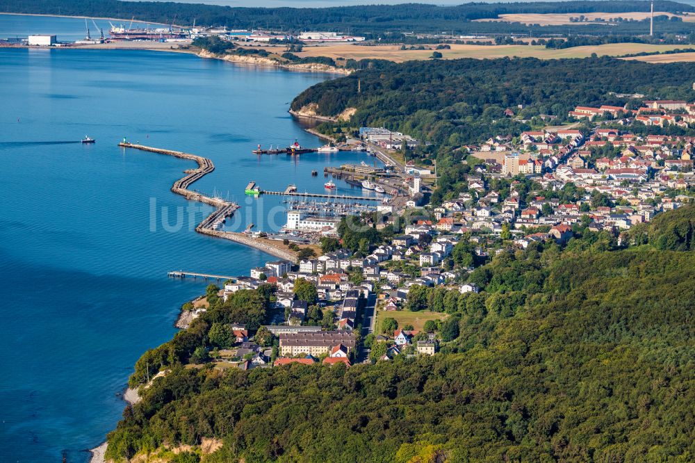 Luftbild Sassnitz - Hafenanlagen an der Meeres- Küste der Ostsee in Sassnitz im Bundesland Mecklenburg-Vorpommern