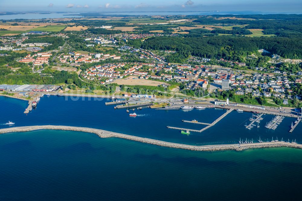 Luftbild Sassnitz - Hafenanlagen an der Meeres- Küste der Ostsee in Sassnitz im Bundesland Mecklenburg-Vorpommern