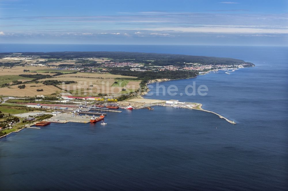 Luftbild Sassnitz - Hafenanlagen an der Meeres- Küste von Rügen im Ortsteil Hagen in Sassnitz im Bundesland Mecklenburg-Vorpommern