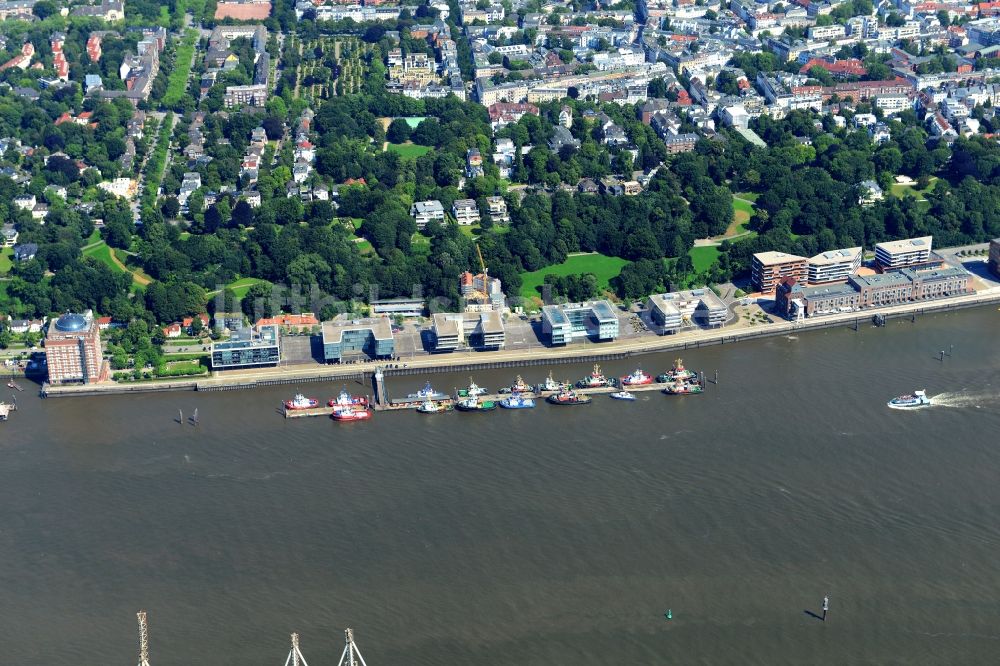 Luftaufnahme Hamburg - Hafenanlagen der neuen Schlepperbrücke am Ufer des Flußverlaufes der Elbe in Hamburg