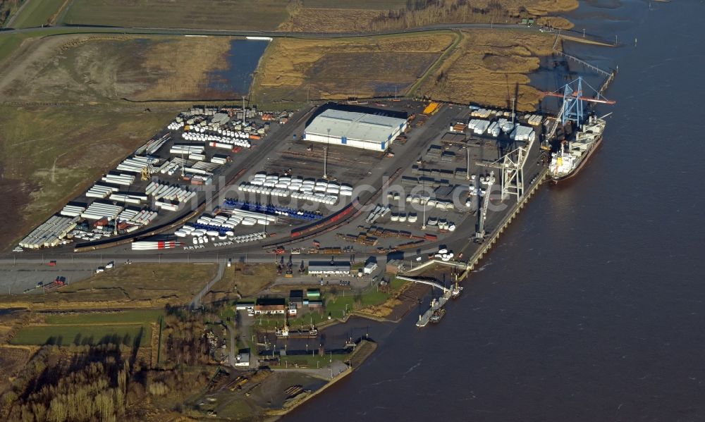 Brake (Unterweser) aus der Vogelperspektive: Hafenanlagen Niedersachsenkai am Ufer der Weser bei Brake (Unterweser) im Bundesland Niedersachsen, Deutschland