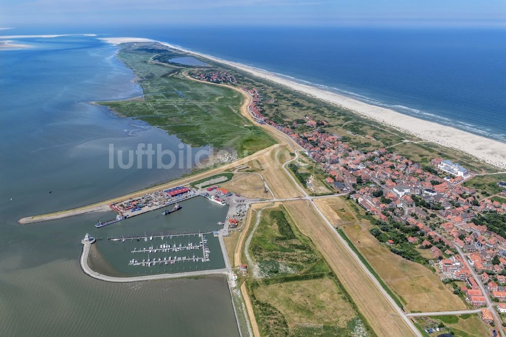 Luftbild Juist - Hafenanlagen der Nordseeinsel Juist im Bundesland Niedersachsen