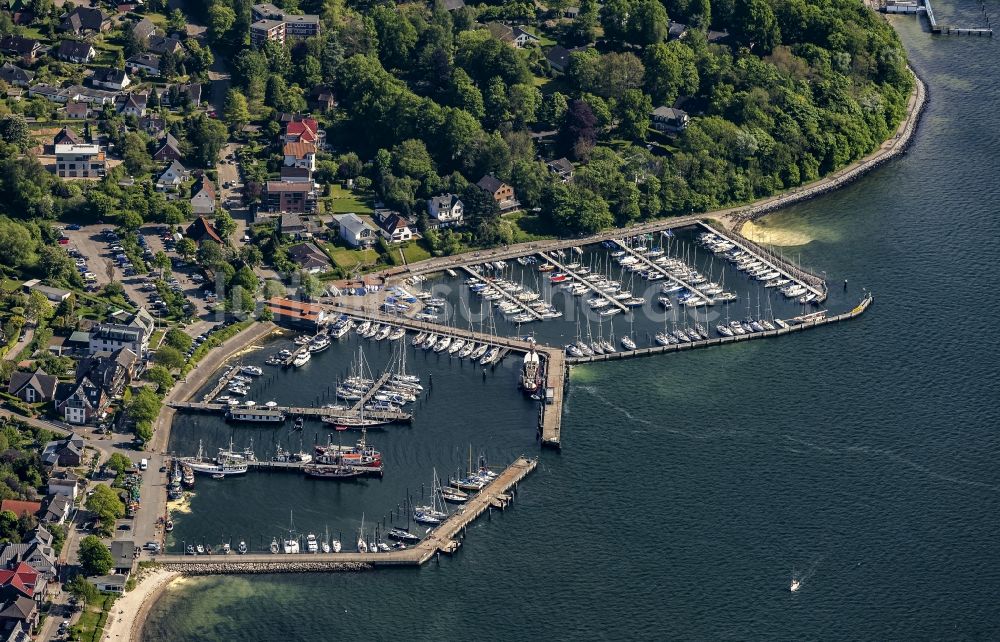 Heikendorf von oben - Hafenanlagen an der Ostsee- Küste der Kieler Förde in Heikendorf im Bundesland Schleswig-Holstein, Deutschland