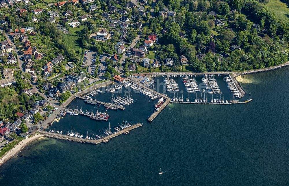 Luftaufnahme Heikendorf - Hafenanlagen an der Ostsee- Küste der Kieler Förde in Heikendorf im Bundesland Schleswig-Holstein, Deutschland