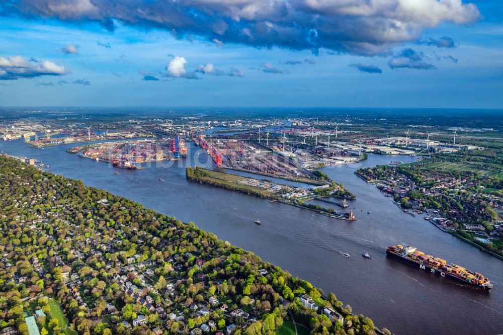 Hamburg aus der Vogelperspektive: Hafenanlagen Petroliumhafen am Ufer des Hafenbeckens Waltershof in Hamburg, Deutschland